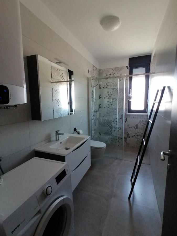 Enjoy Pula - New Apt With Terrace And Free Parking Garage Exteriör bild