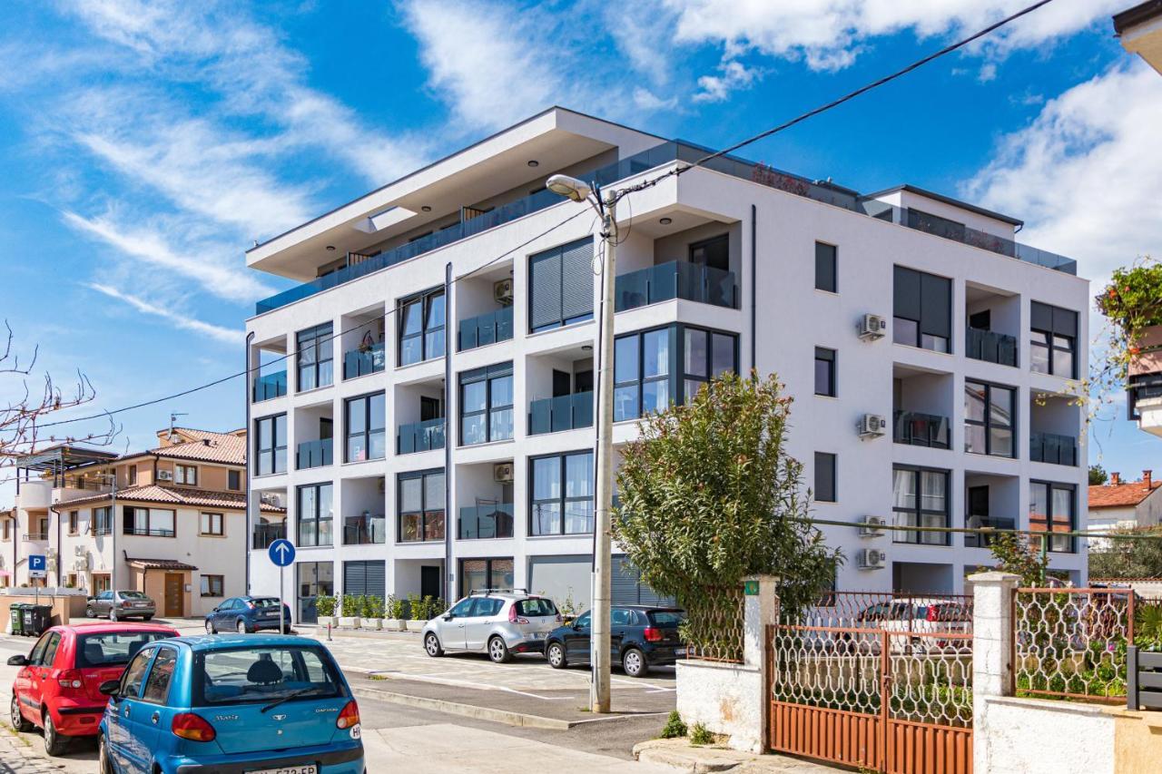 Enjoy Pula - New Apt With Terrace And Free Parking Garage Exteriör bild