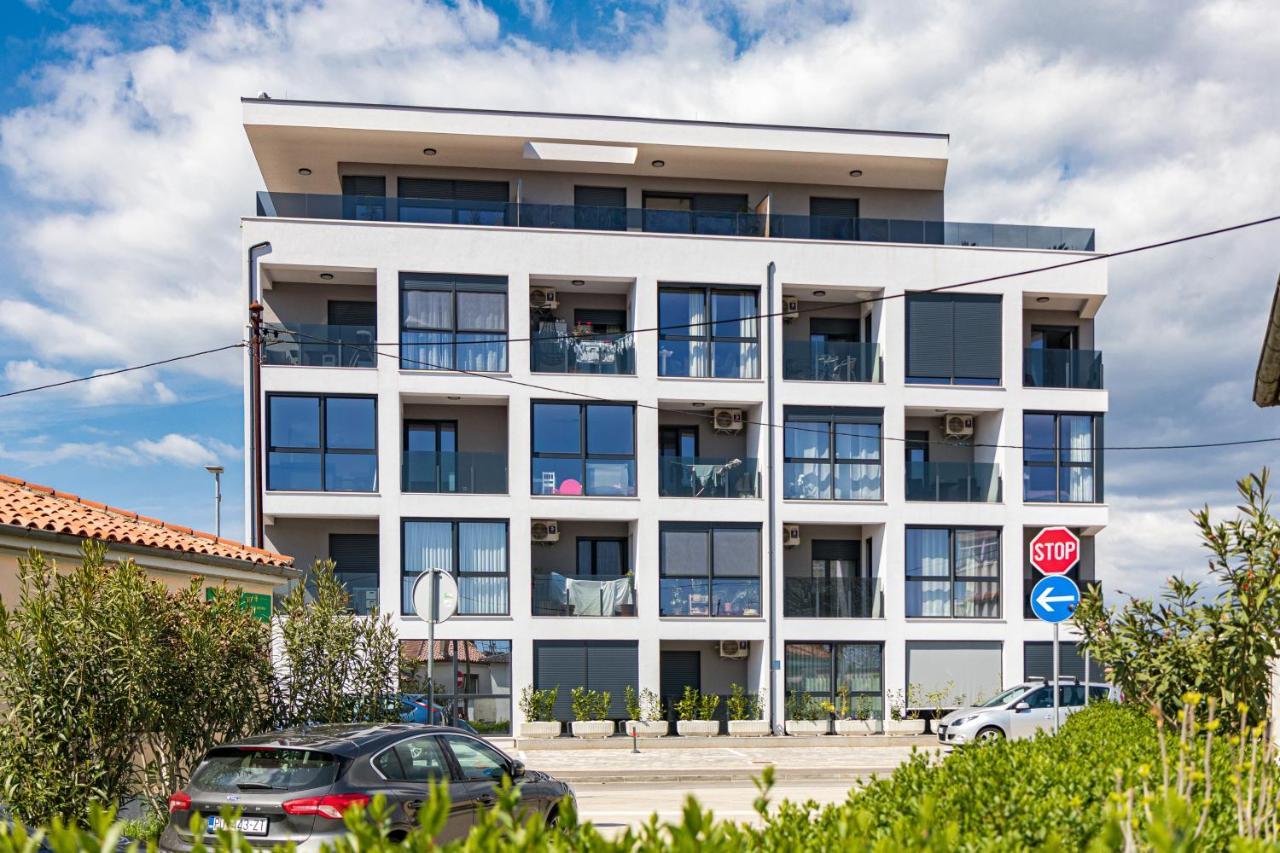 Enjoy Pula - New Apt With Terrace And Free Parking Garage Exteriör bild