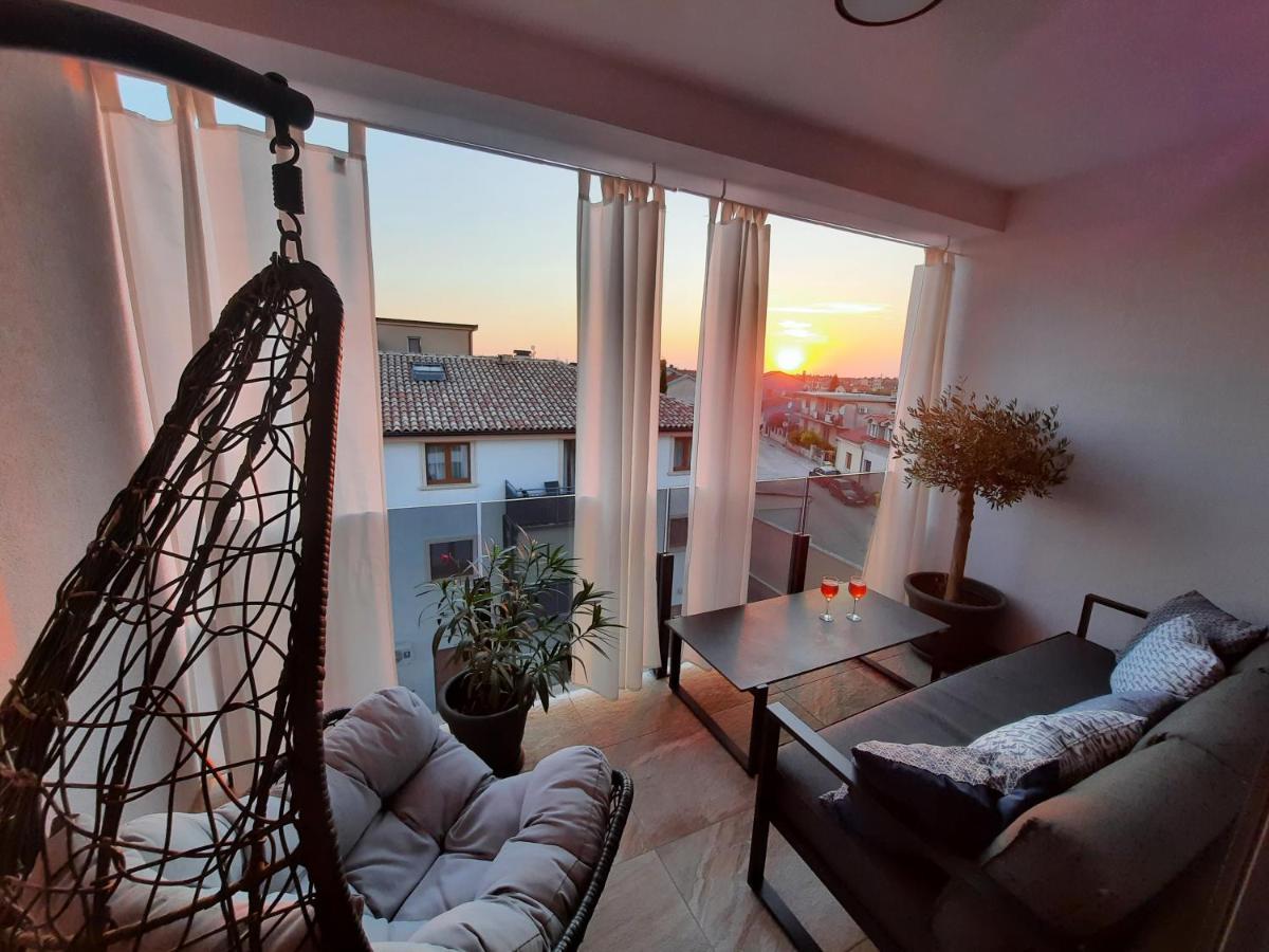 Enjoy Pula - New Apt With Terrace And Free Parking Garage Exteriör bild