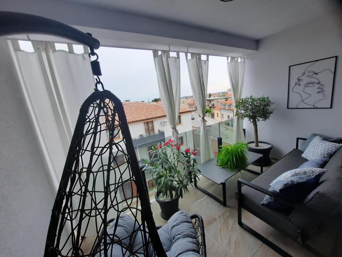 Enjoy Pula - New Apt With Terrace And Free Parking Garage Exteriör bild